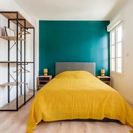 Grand Avec Terrasse / Vieux-lormont Apartmán *